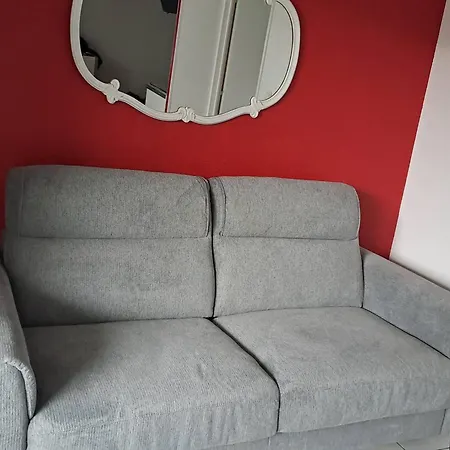 Coquet T1 Bis A Avec Terrasse, Parking Prive Et Acces Internet - Fr-1-495-102